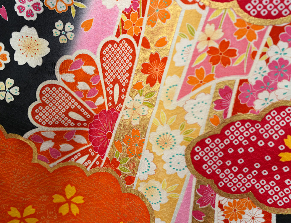 お宮参り 女児 産着 正絹 黒地 鈴に熨斗・四季花 絞り調 金彩 祝着j3027