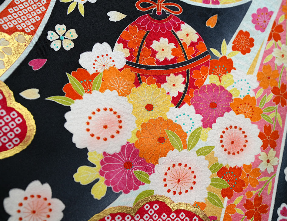 お宮参り 女児 産着 正絹 黒地 鈴に熨斗・四季花 絞り調 金彩 祝着j3027